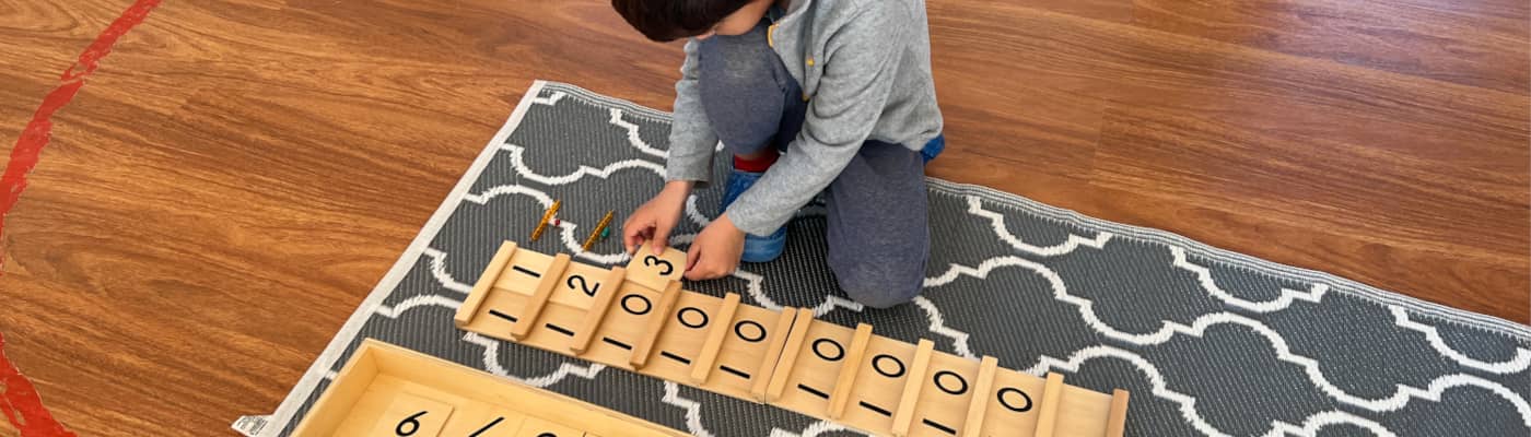 Bebé en comunidad nido Montessori